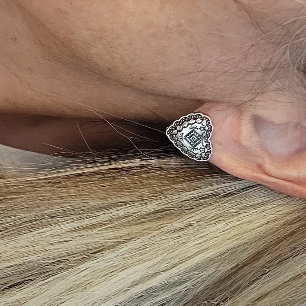 🔥LAST PAIR🔥 SOUTHWESTERN Silver Heart Stud Earrings - Picture 4 of 6